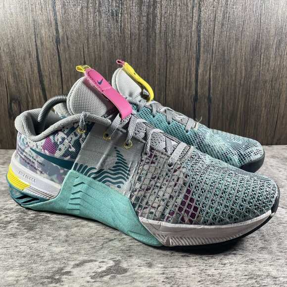 Nike Women's Size 11 Metcon 8 Graffiti Graphics DQ0302-001 Dynamic Turquoise - Picture 1 of 10